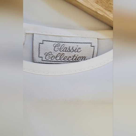 💚5/$25 Classic Collection Semi Sheer Elegant White Blouse Size 8 - Picture 5 of 5